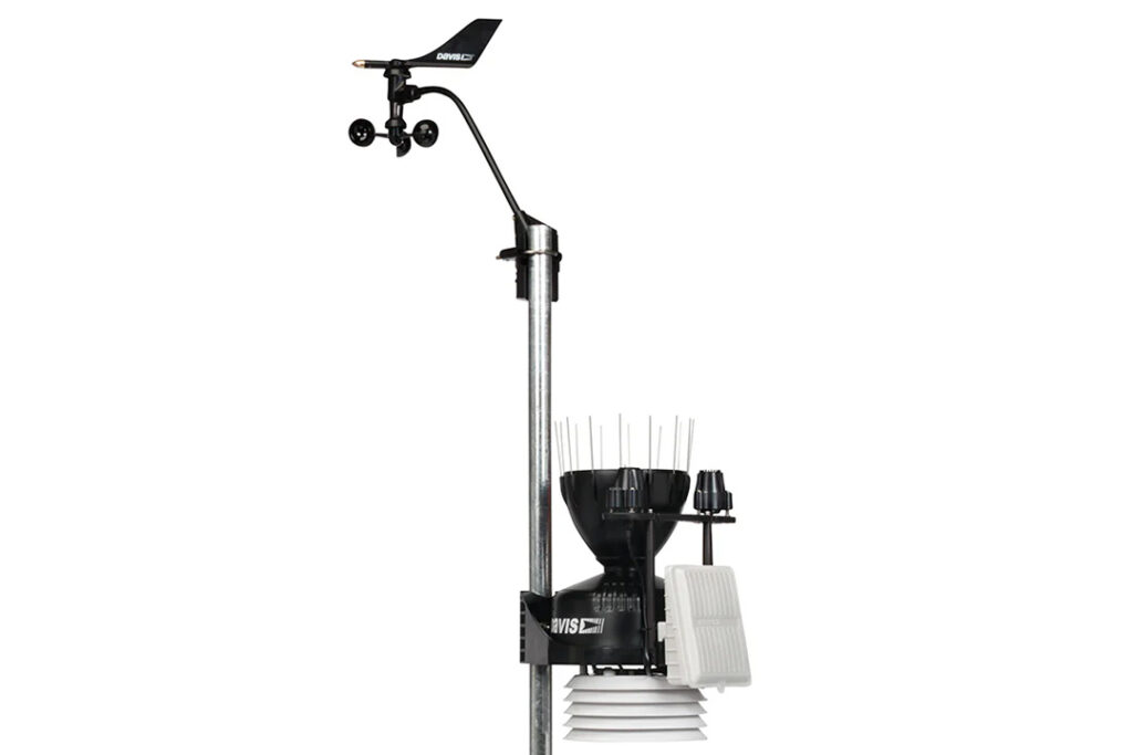 A Davis Vantage Pro2 weather station