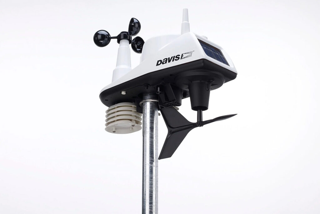 A Davis Vantage Vue weather station